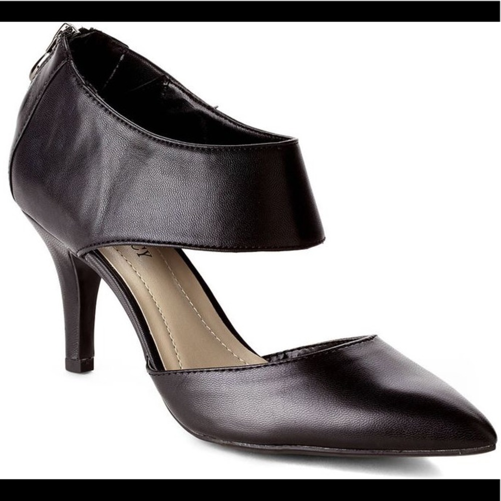 Ellen Tracy pumps pointed toe with ankle strap